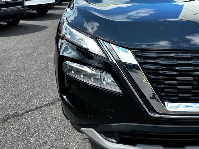 Photo of 2023 Super Black Nissan Rogue