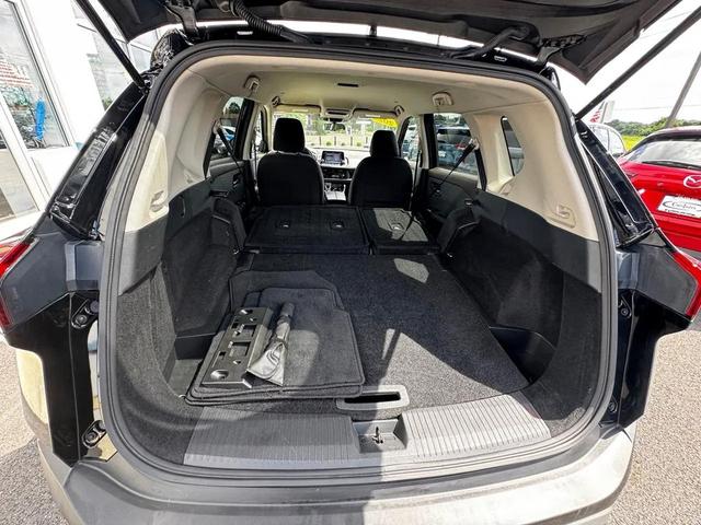 Photo of 2023 Super Black Nissan Rogue