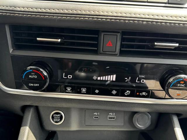 Photo of 2023 Super Black Nissan Rogue