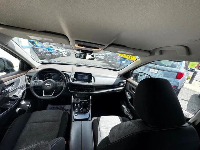 Photo of 2023 Super Black Nissan Rogue