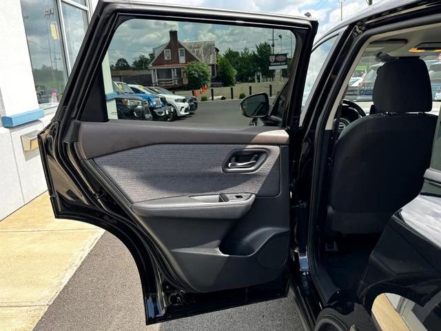 Photo of 2023 Super Black Nissan Rogue