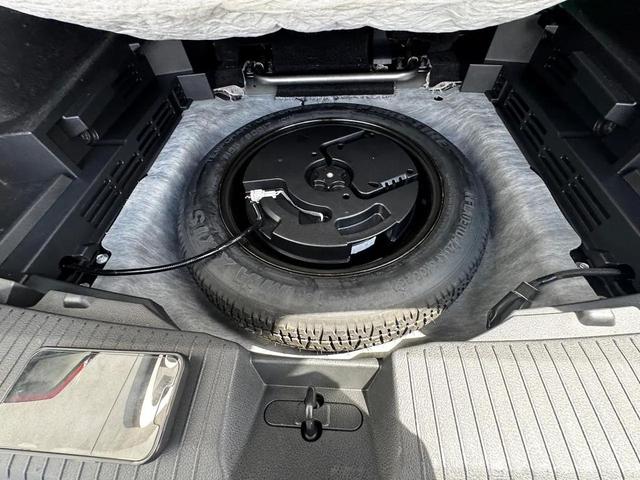 Photo of 2023 Super Black Nissan Rogue