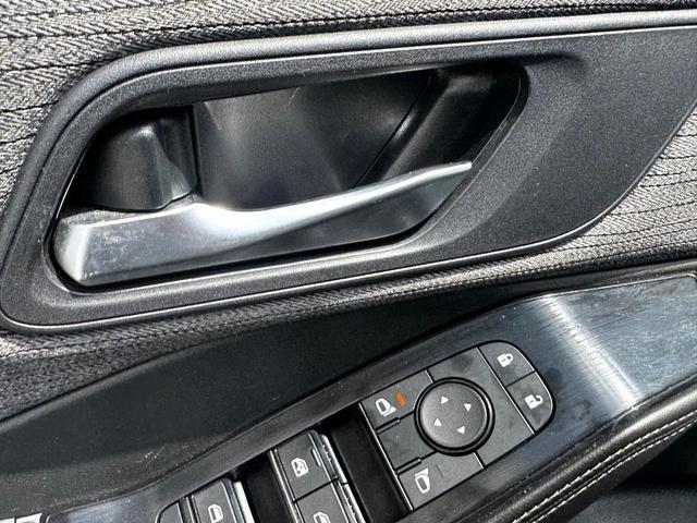Photo of 2023 Super Black Nissan Rogue