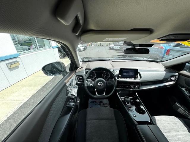 Photo of 2023 Super Black Nissan Rogue