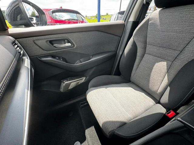 Photo of 2023 Super Black Nissan Rogue
