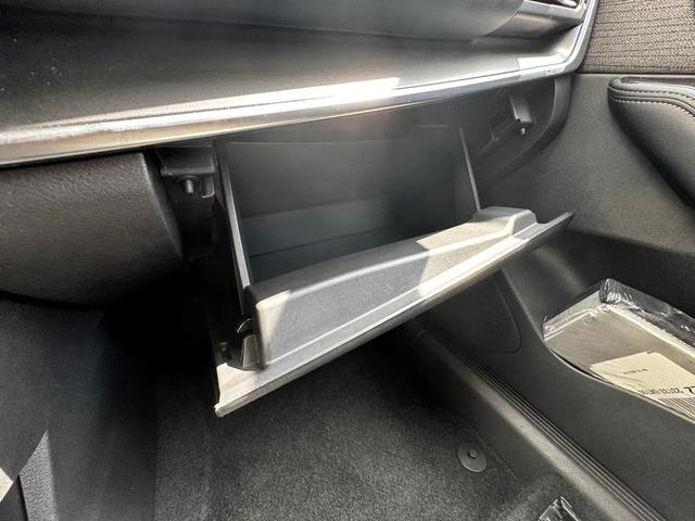 Photo of 2023 Super Black Nissan Rogue