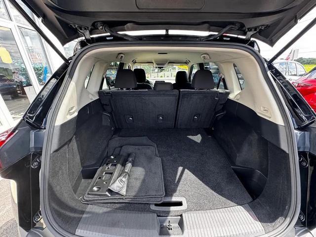 Photo of 2023 Super Black Nissan Rogue