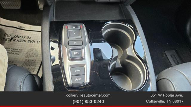 Photo of 2019 White Honda Pilot