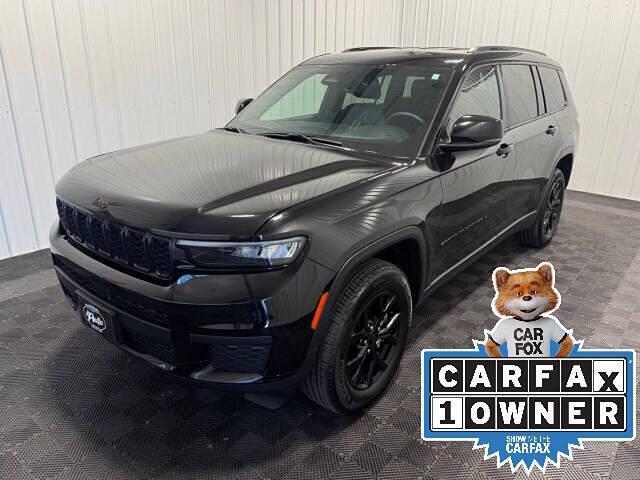 Photo of 2024 Diamond Black Crystal Pearlcoat Jeep Grand Cherokee L