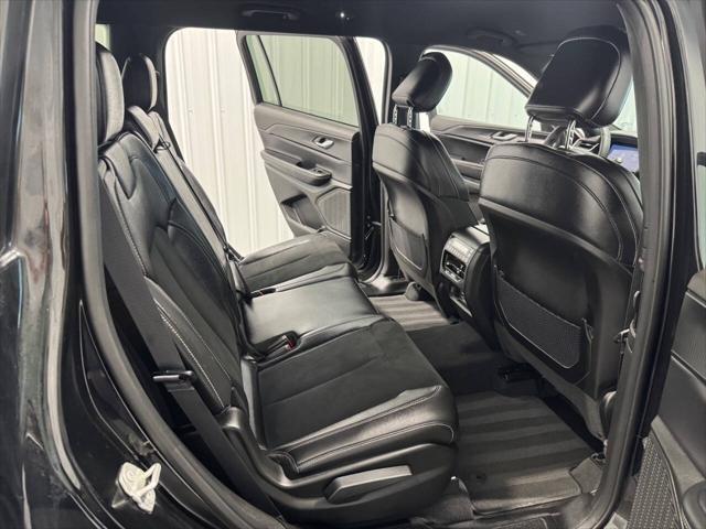 Photo of 2024 Diamond Black Crystal Pearlcoat Jeep Grand Cherokee L