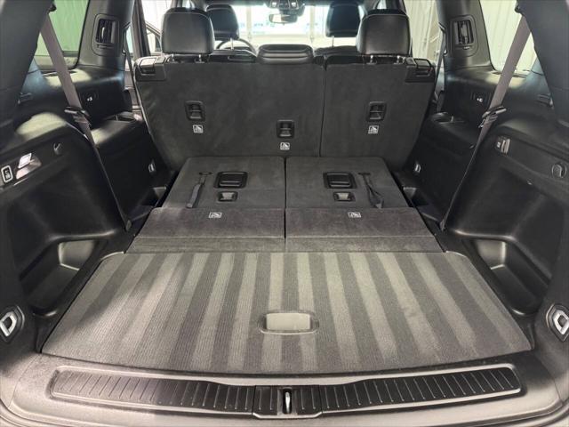 Photo of 2024 Diamond Black Crystal Pearlcoat Jeep Grand Cherokee L