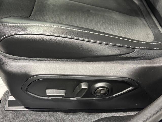 Photo of 2024 Diamond Black Crystal Pearlcoat Jeep Grand Cherokee L