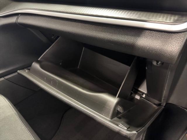 Photo of 2024 Diamond Black Crystal Pearlcoat Jeep Grand Cherokee L