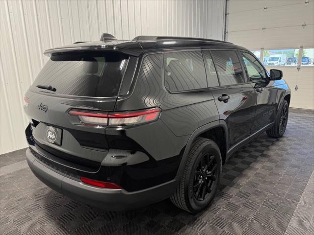 Photo of 2024 Diamond Black Crystal Pearlcoat Jeep Grand Cherokee L