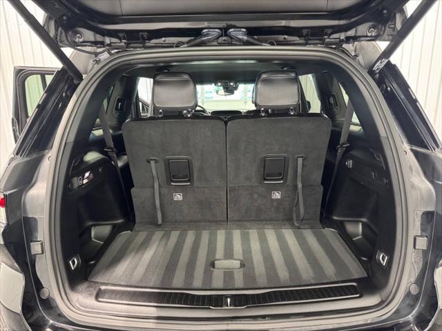 Photo of 2024 Diamond Black Crystal Pearlcoat Jeep Grand Cherokee L