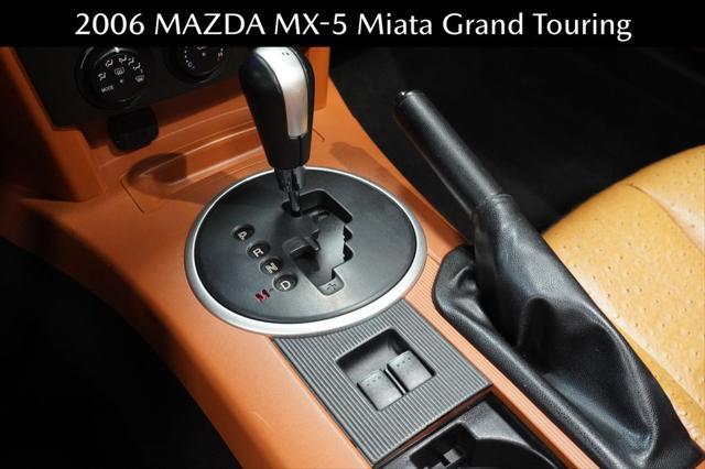 Photo of 2006 Galaxy Gray Mica Mazda MX-5 Miata