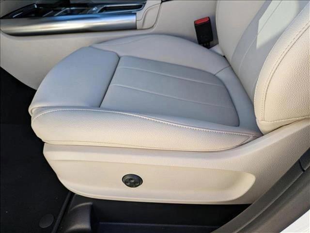 Photo of 2025 Polar White Mercedes-Benz GLA 250