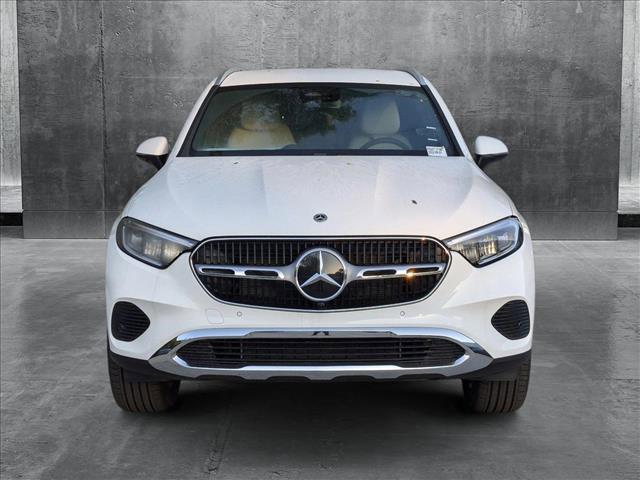 Photo of 2025 Polar White Mercedes-Benz GLC 300