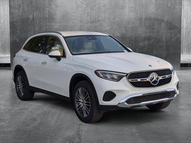 Photo of 2025 Polar White Mercedes-Benz GLC 300