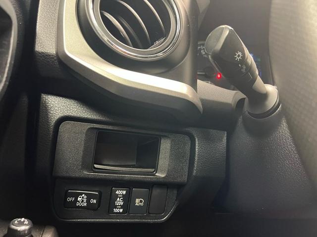 Photo of 2018 Midnight Black Metallic Toyota Tacoma
