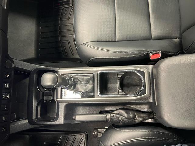 Photo of 2018 Midnight Black Metallic Toyota Tacoma