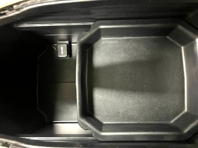 Photo of 2018 Blizzard Pearl Toyota Highlander