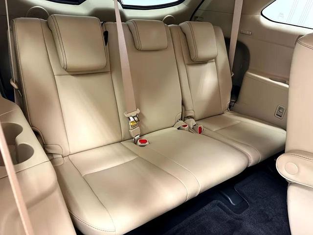 Photo of 2018 Blizzard Pearl Toyota Highlander