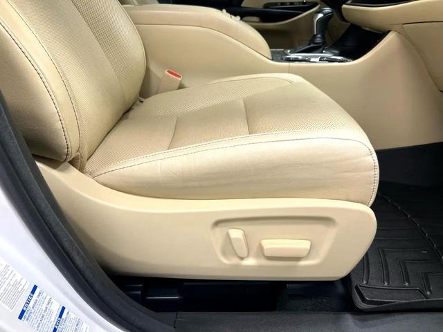 Photo of 2018 Blizzard Pearl Toyota Highlander