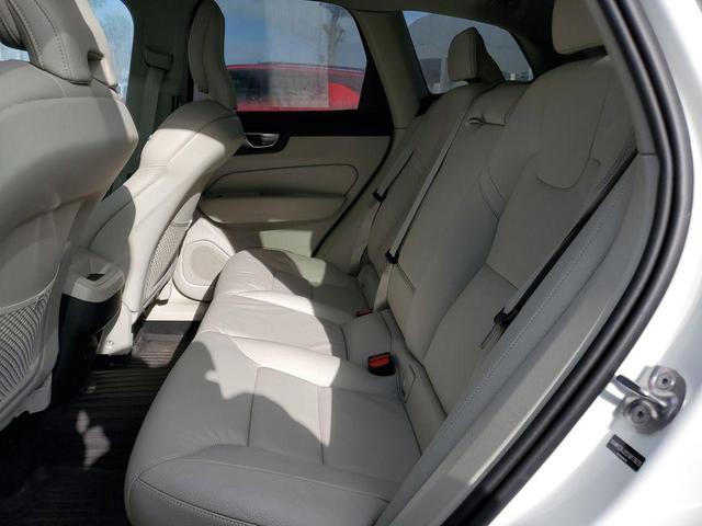 Photo of 2025 Crystal White Metallic Volvo XC60