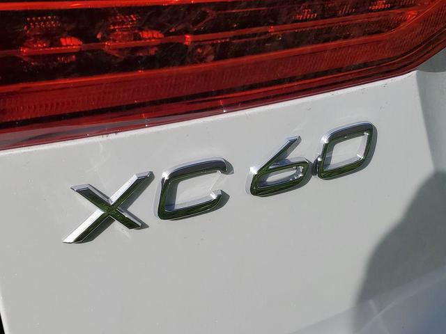 Photo of 2025 Crystal White Metallic Volvo XC60
