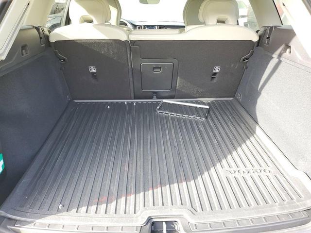 Photo of 2025 Crystal White Metallic Volvo XC60