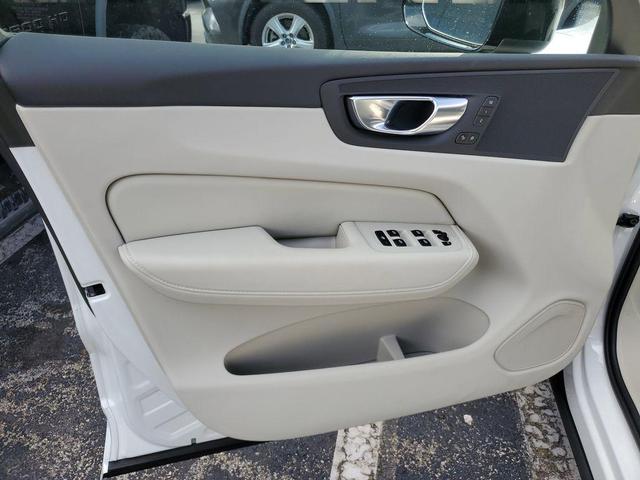 Photo of 2025 Crystal White Metallic Volvo XC60