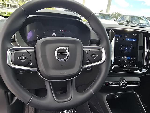 Photo of 2023 Silver Volvo XC40