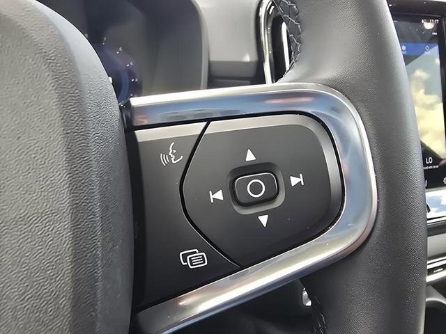 Photo of 2023 Silver Volvo XC40