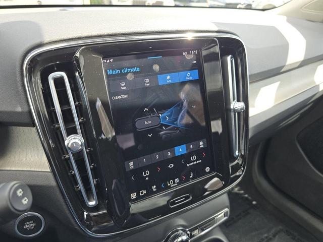 Photo of 2023 Silver Volvo XC40