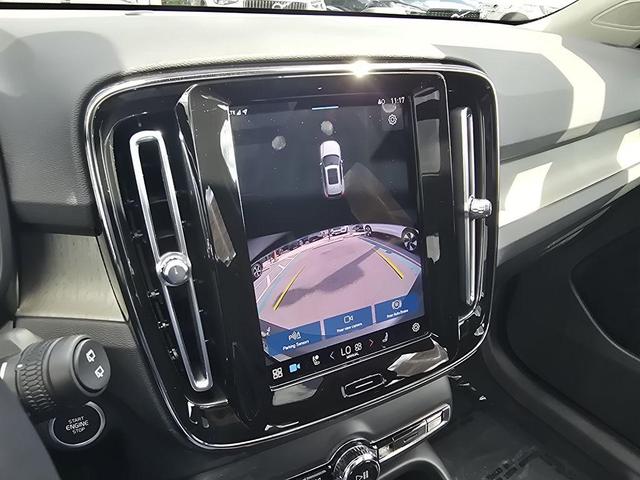 Photo of 2023 Silver Volvo XC40