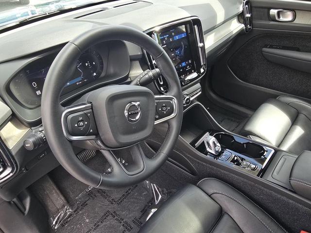 Photo of 2023 Silver Volvo XC40