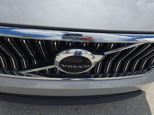 Photo of 2023 Silver Volvo XC40