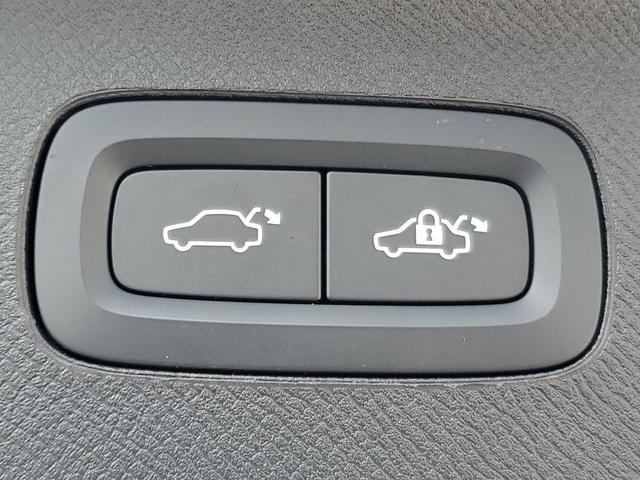 Photo of 2024 Metallic Volvo XC90