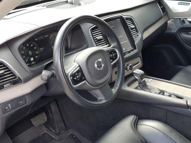 Photo of 2022 Crystal White Metallic Volvo XC90
