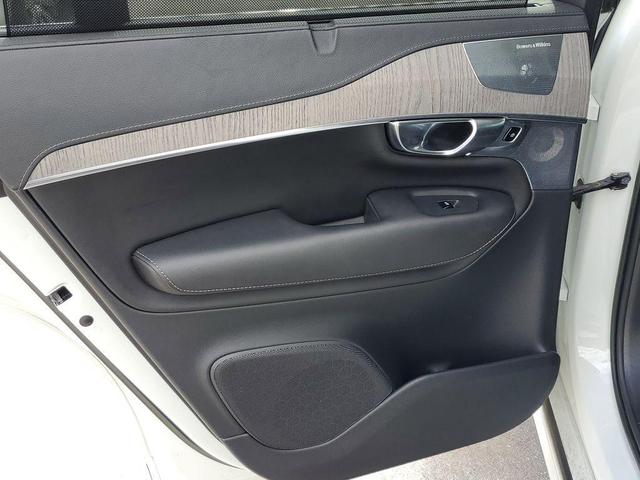 Photo of 2022 Crystal White Metallic Volvo XC90