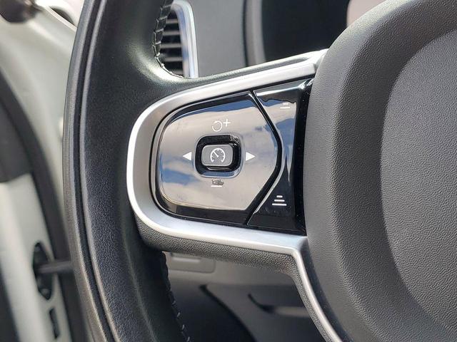 Photo of 2022 Crystal White Metallic Volvo XC90