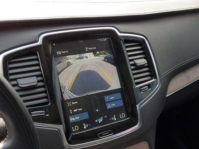 Photo of 2022 Crystal White Metallic Volvo XC90