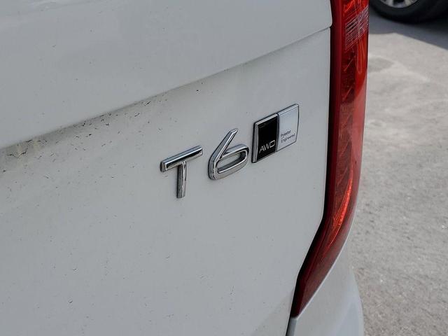 Photo of 2022 Crystal White Metallic Volvo XC90