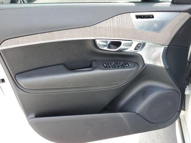Photo of 2022 Crystal White Metallic Volvo XC90
