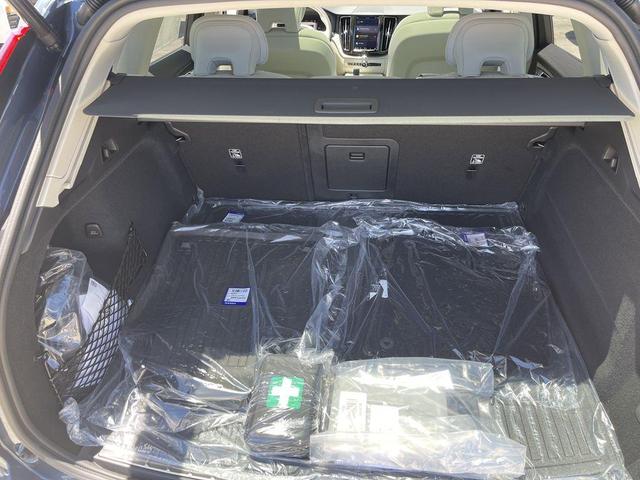 Photo of 2025 Blue Volvo XC60 Plug-In Hybrid