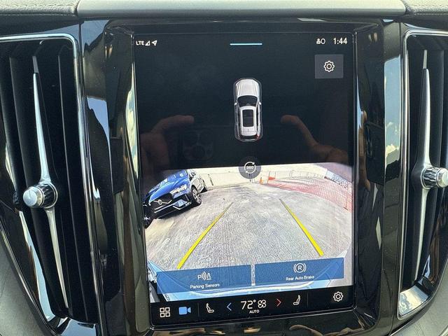 Photo of 2025 Blue Volvo XC60 Plug-In Hybrid