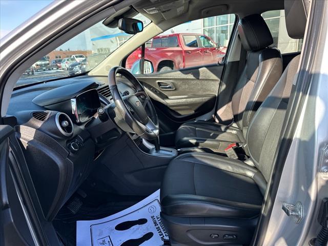 Photo of 2016 Silver Ice Metallic Chevrolet Trax