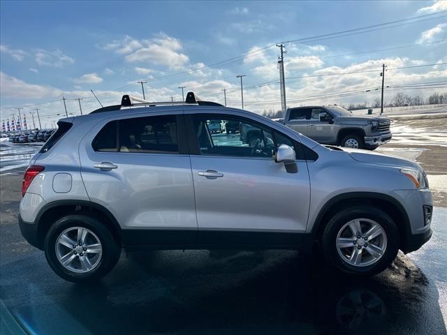 Photo of 2016 Silver Ice Metallic Chevrolet Trax