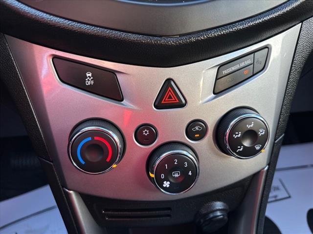 Photo of 2016 Silver Ice Metallic Chevrolet Trax